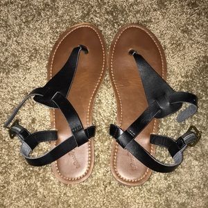 Strap sandals